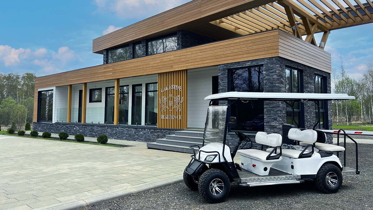 Lakeside Residence — озеро посёлка